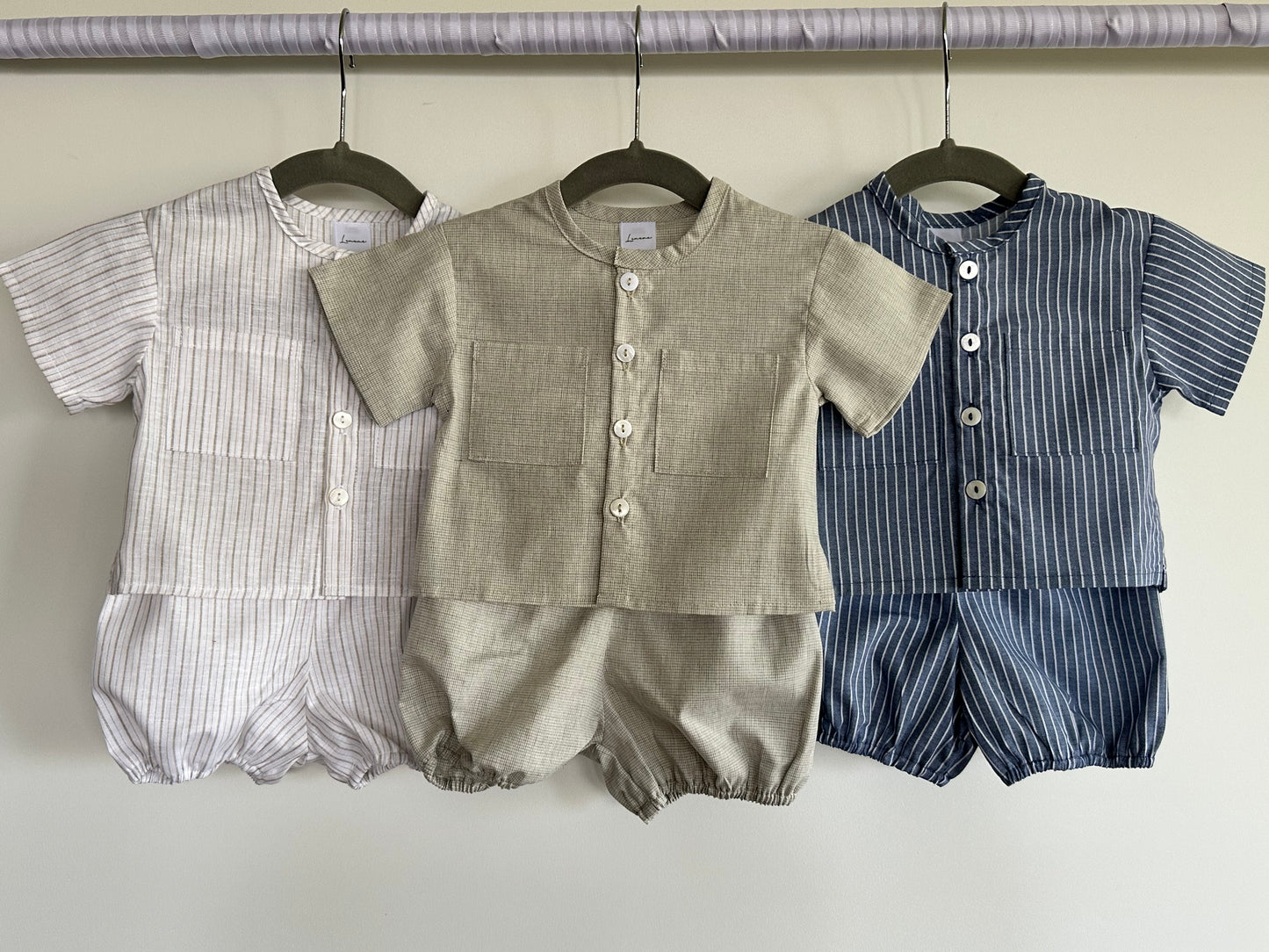 Conjunto camisa y bombacho rayas azules.