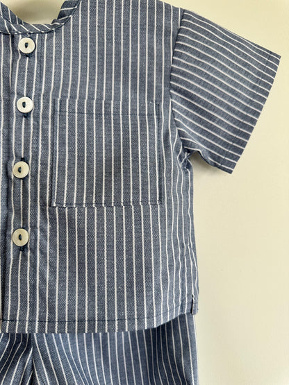 Conjunto camisa y bombacho rayas azules.