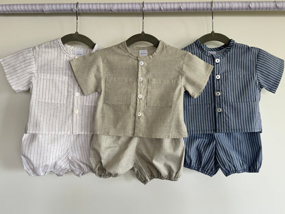 Conjunto camisa y bombacho rayas azules.