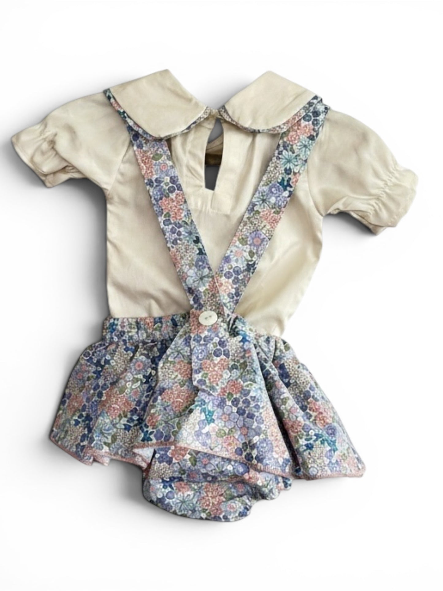 Conjunto bombacho flores con tirantes y blusa