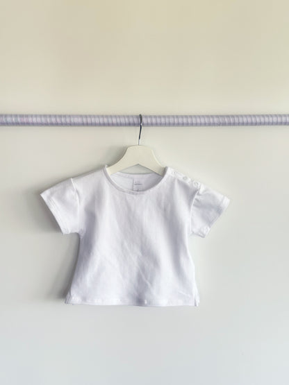 Camiseta broches hombro