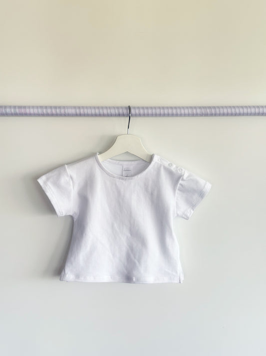 Camiseta broches hombro
